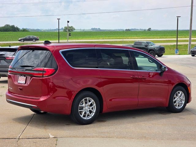 New 2027 Red Hot Pearl-Coat Exterior Paint Chrysler Select image 7