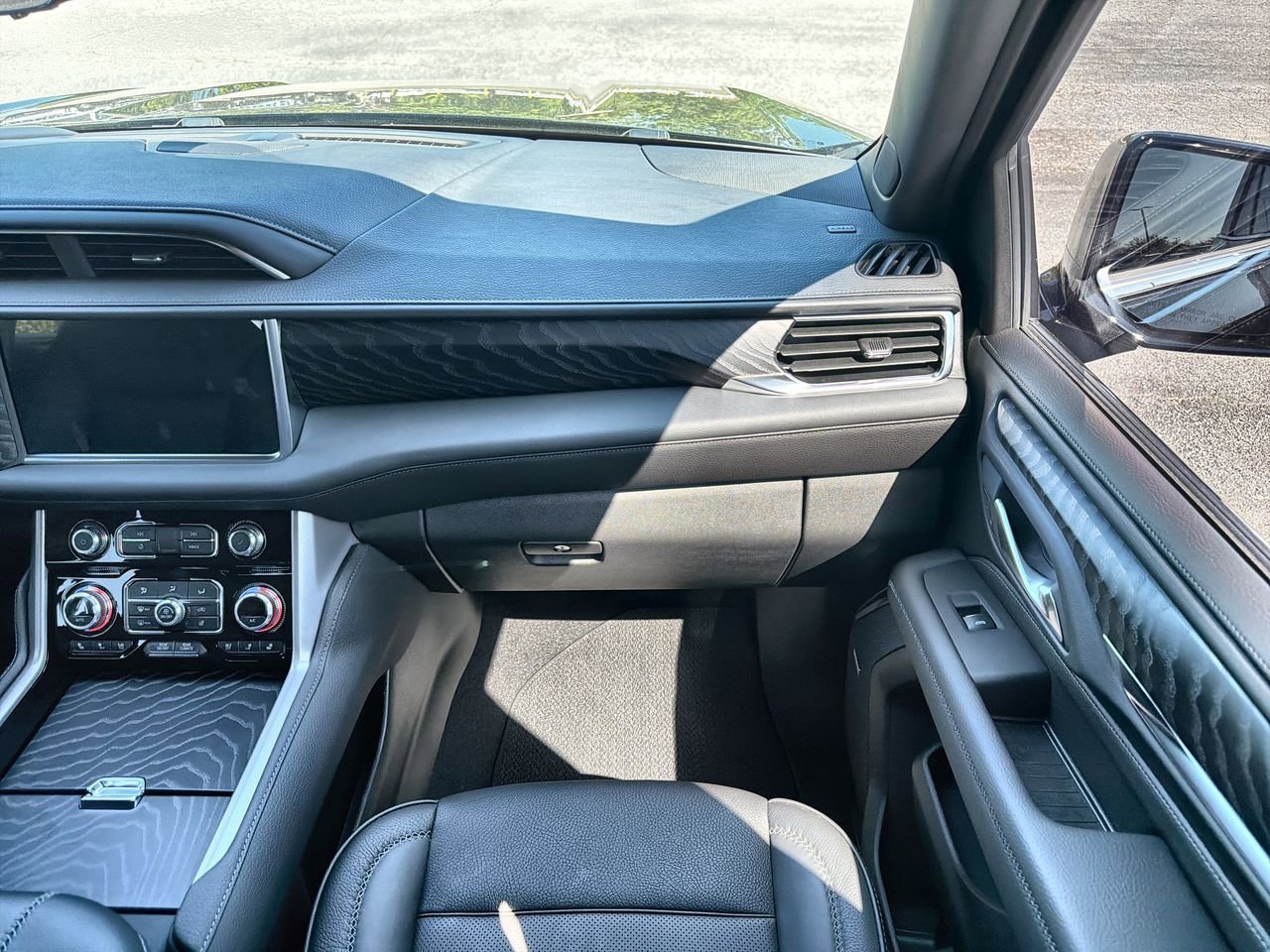 Used 2024 Onyx Black GMC Denali image 24