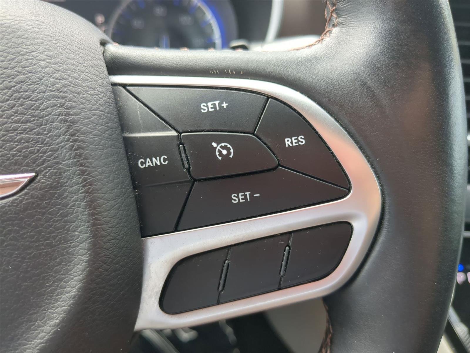 Used 2018 Brilliant Black Crystal Pearlcoat Chrysler Touring L Plus image 17