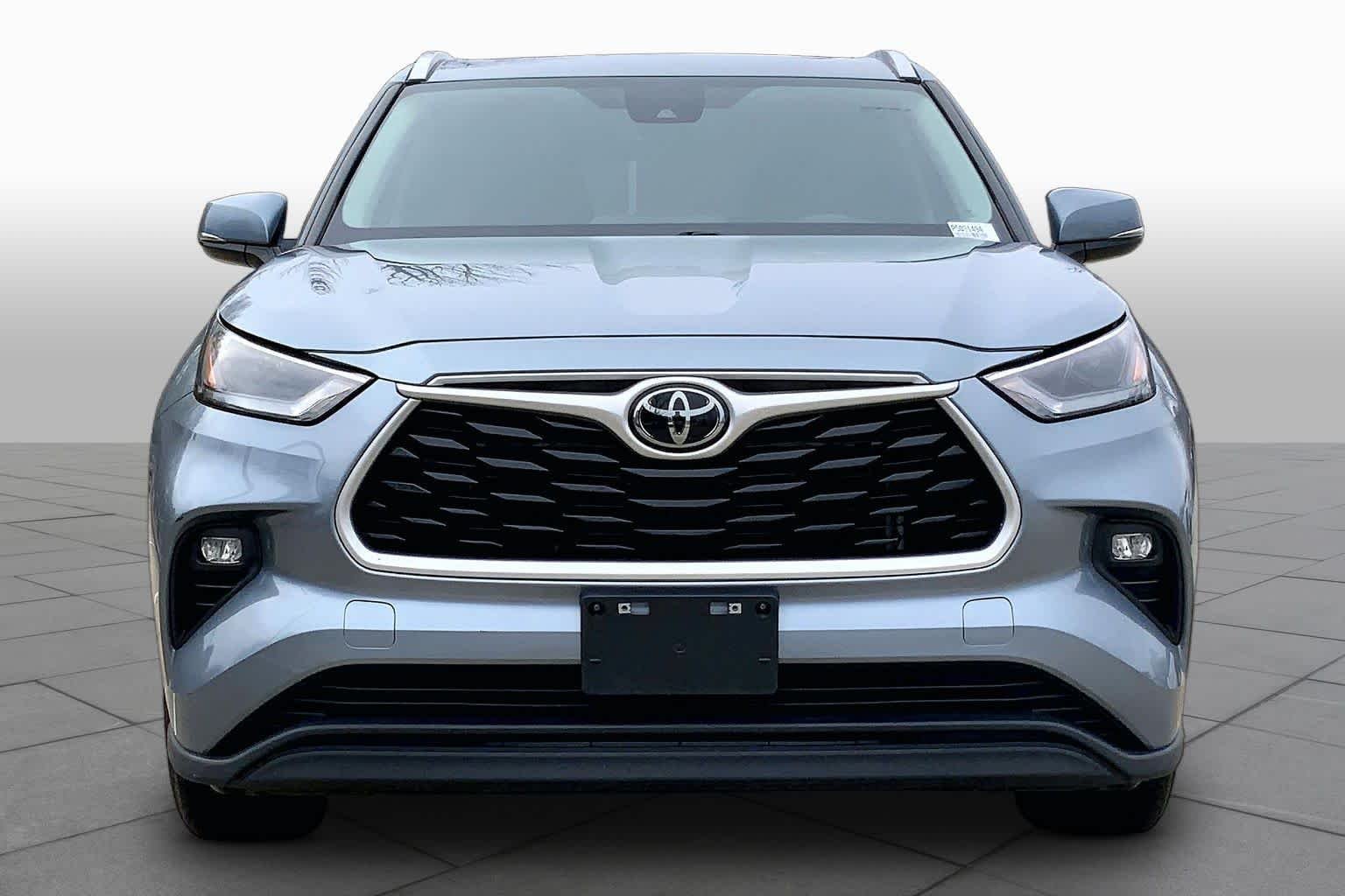 Used 2023 Moon Dust Toyota XLE image 4