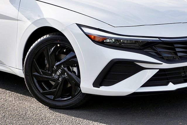 Used 2026 White Hyundai SEL Sport image 3