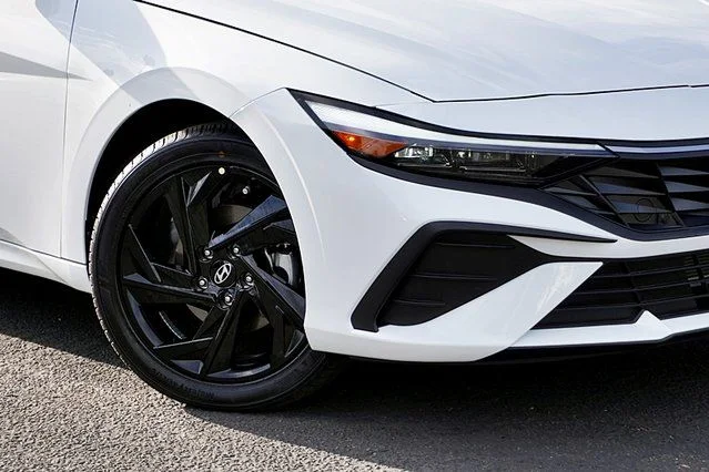 Used 2026 White Hyundai SEL Sport image 3