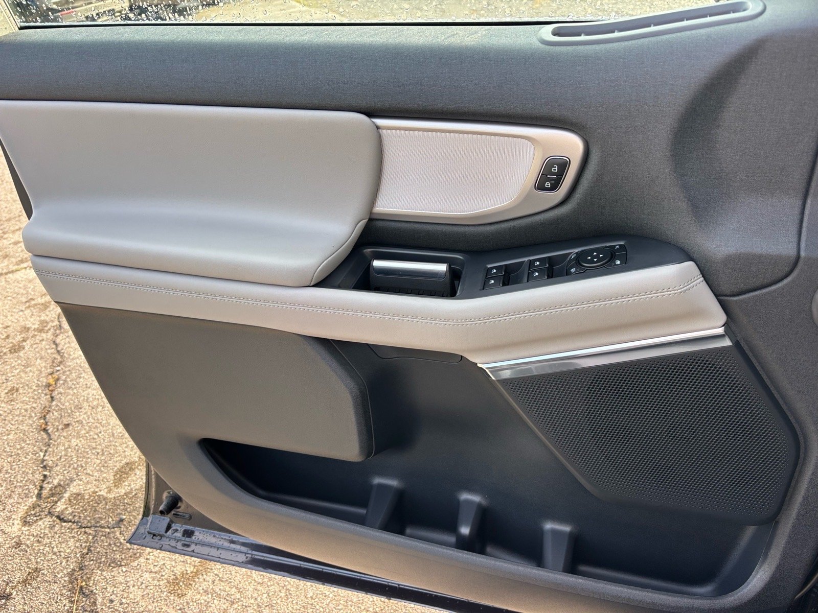 New 2027 Dark Matter Gray Metallic Ford MAX Active image 7