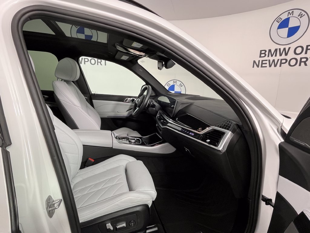 Used 2026 White BMW xDrive40i image 24