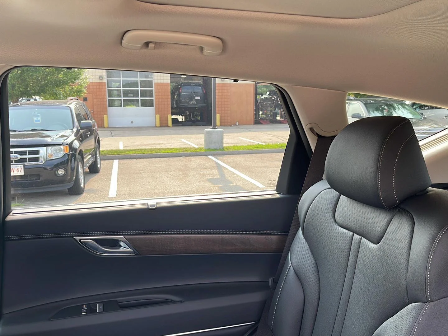 New 2026 Capri Blue Genesis 2.5T Select image 10