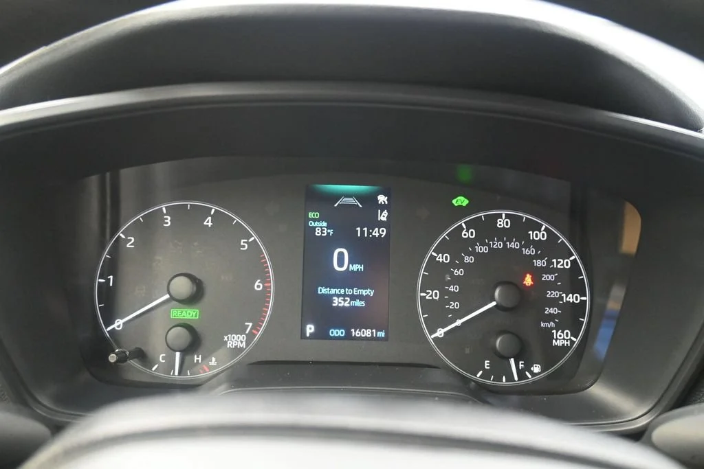 2025 Toyota Corolla LE - Photo 23
