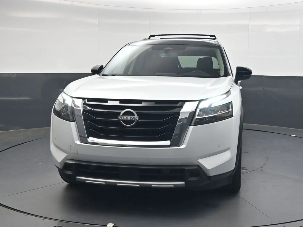 Used 2025 White Nissan Platinum image 14