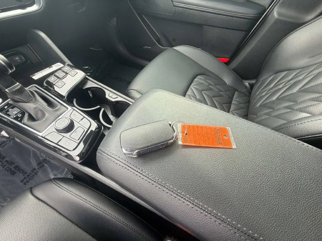 Used 2023 White Kia X-Pro Prestige image 32