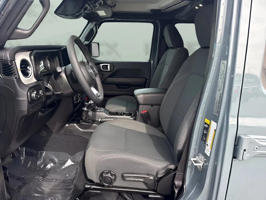 Used 2026 Gray Jeep Sahara image 9