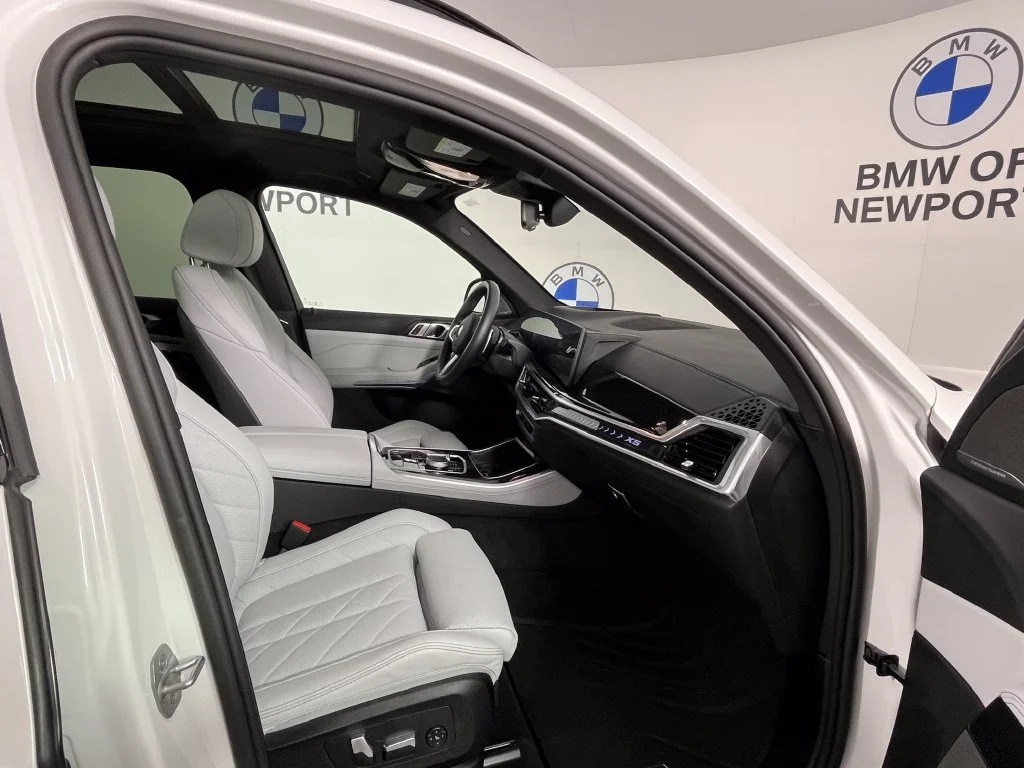 Certified Used 2026 White Metallic BMW xDrive40i image 24