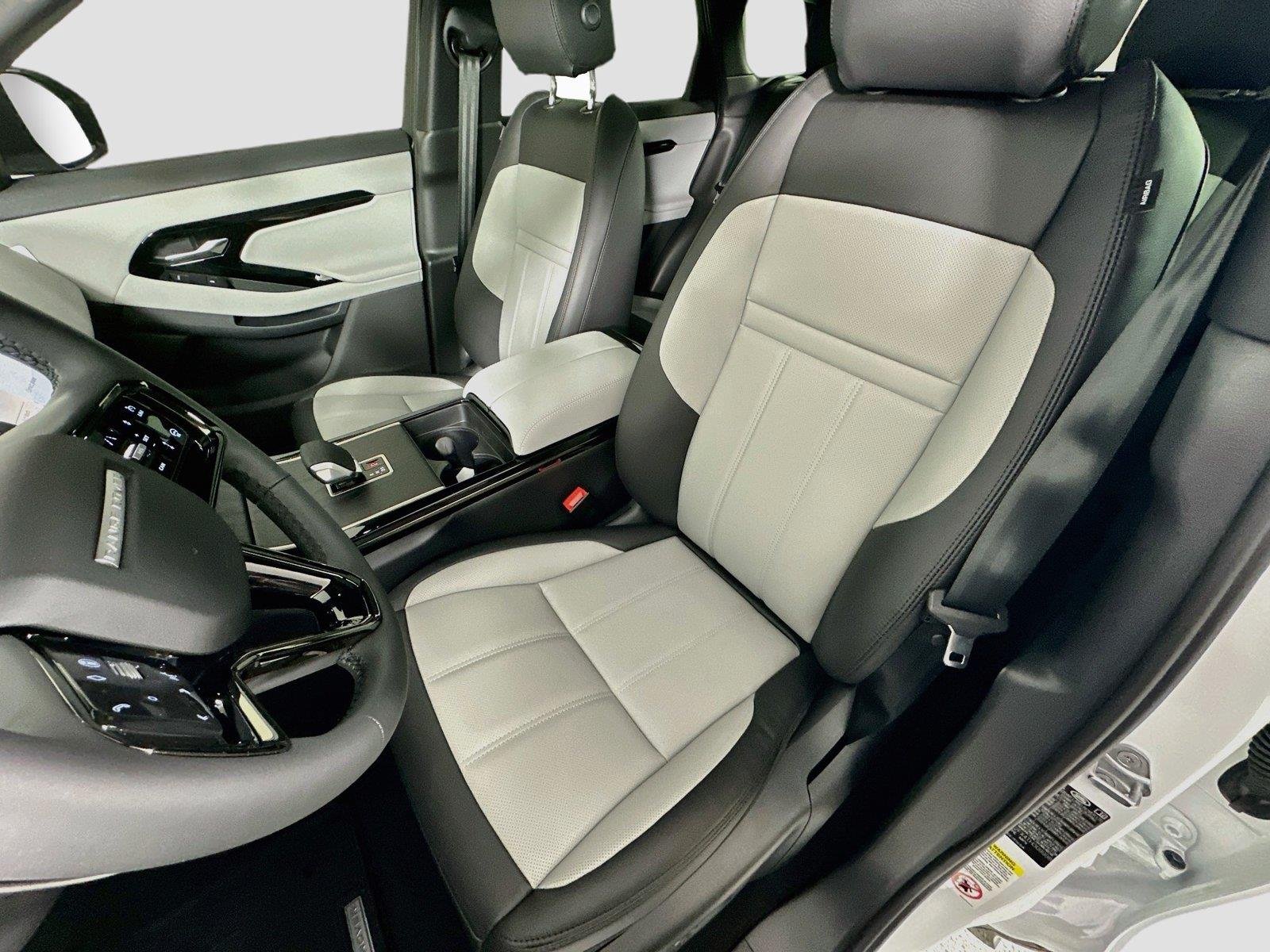 Certified Used 2026 Fuji White Land Rover Dynamic SE image 21
