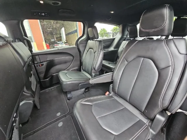 Used 2025 Black Chrysler Select image 28