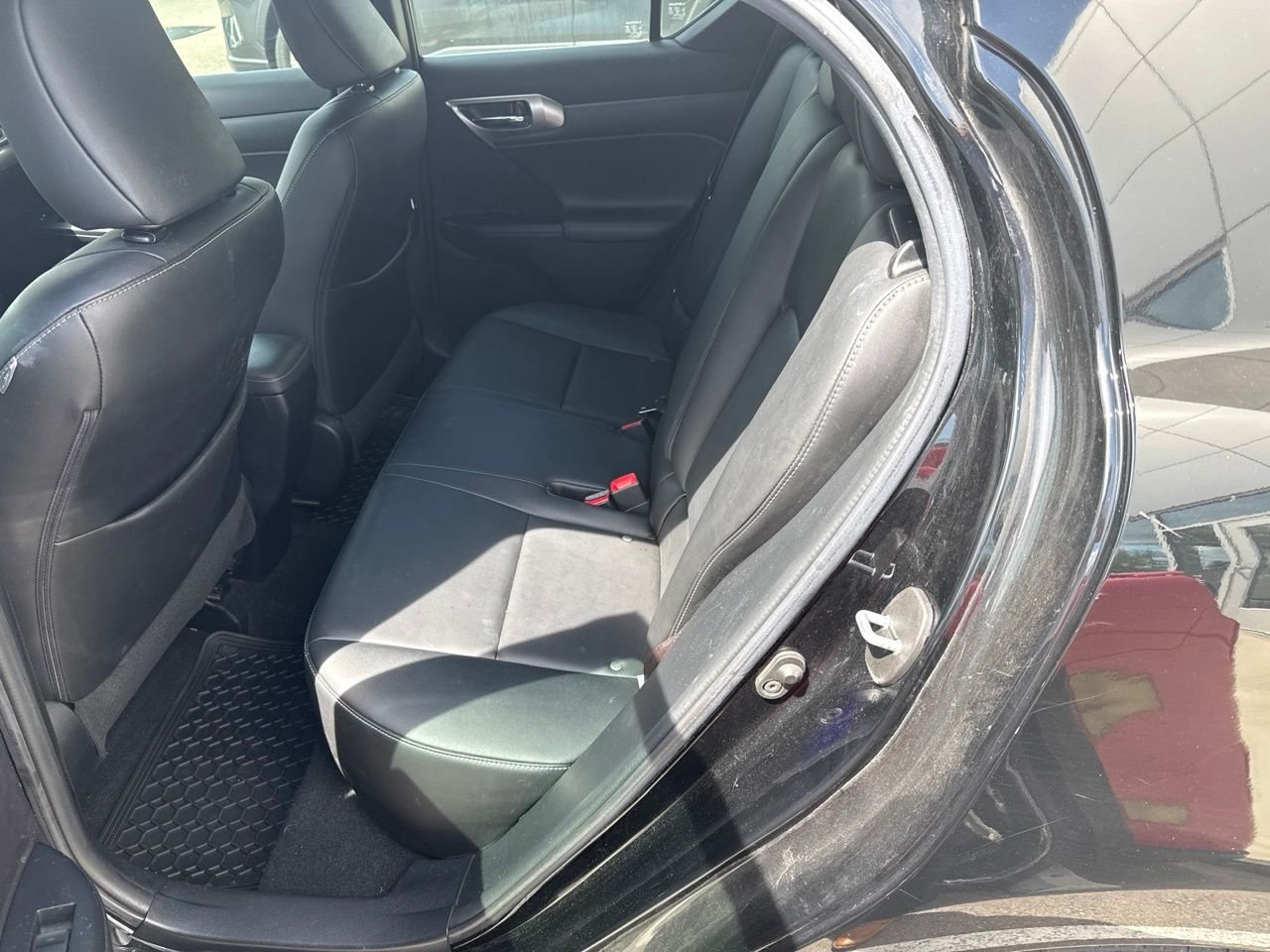 Used 2016 Black Lexus 200h image 6