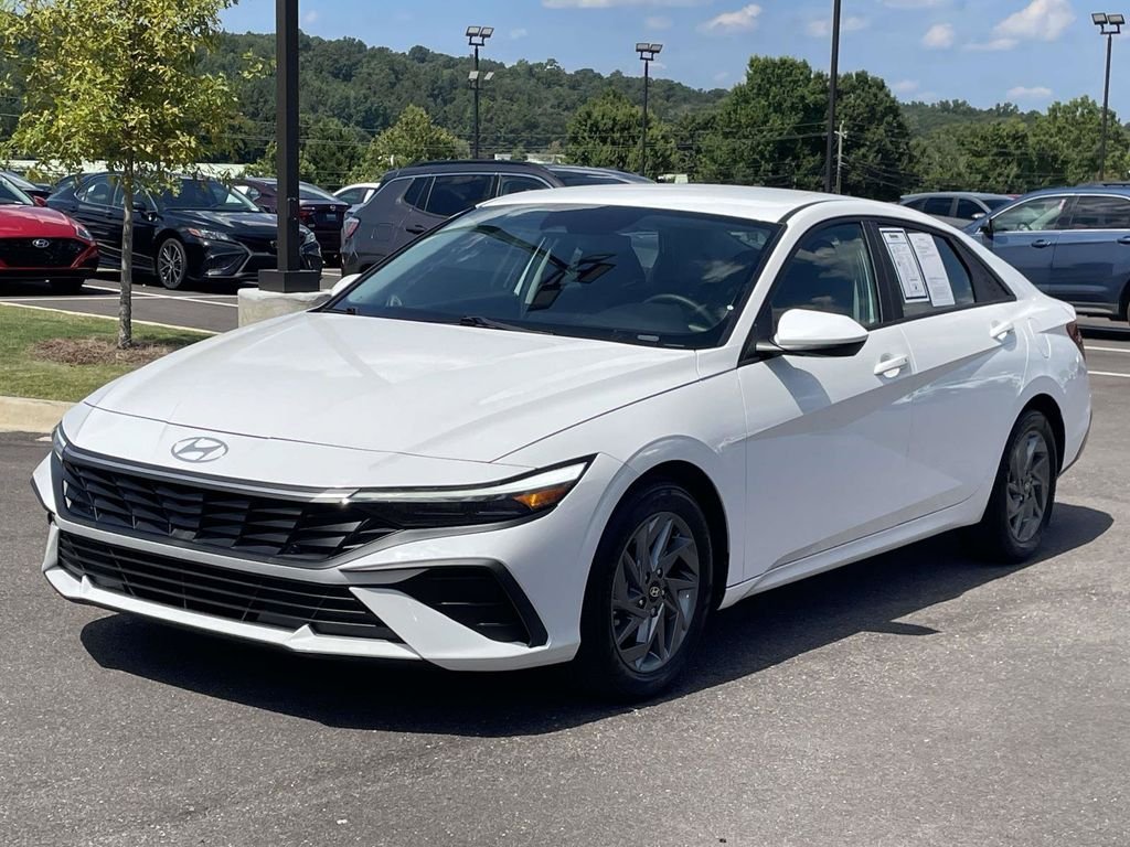 Used 2024 White Hyundai SEL image 7