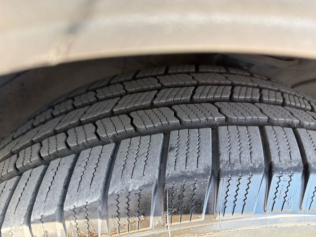 Used 2008 Blue GMC SLT-2 image 17