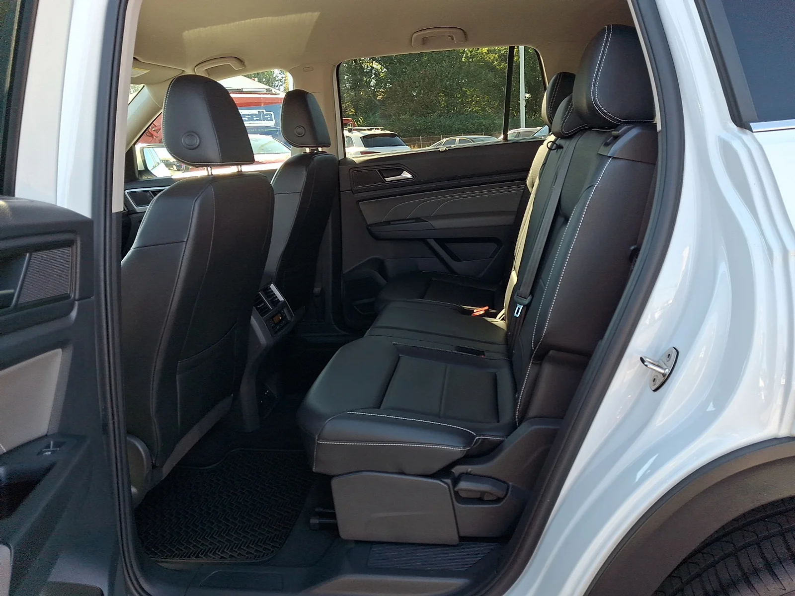 2022 Volkswagen Atlas SE w/Tech - Photo 12