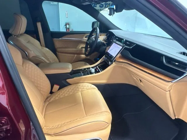 Used 2023 Red Jeep Summit Reserve image 25