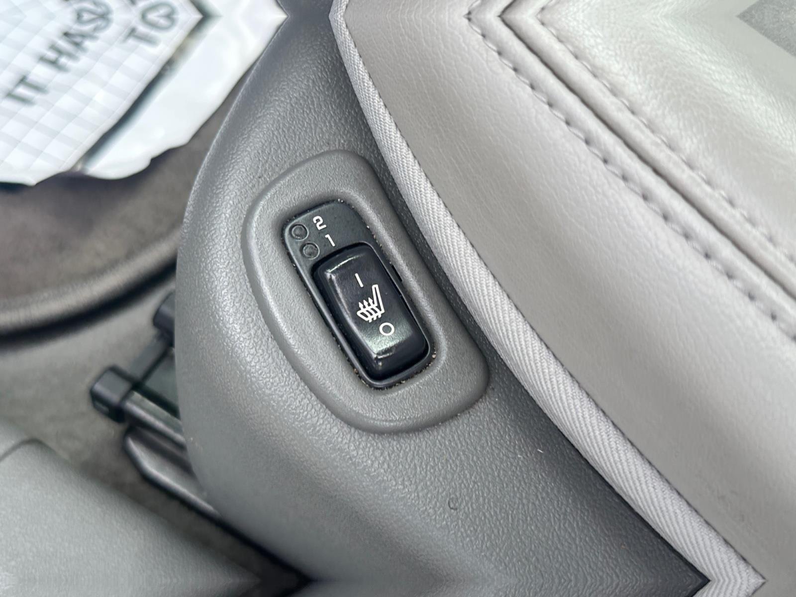 Used 2008 Silverstone Metallic Chevrolet LT w/2LT image 28