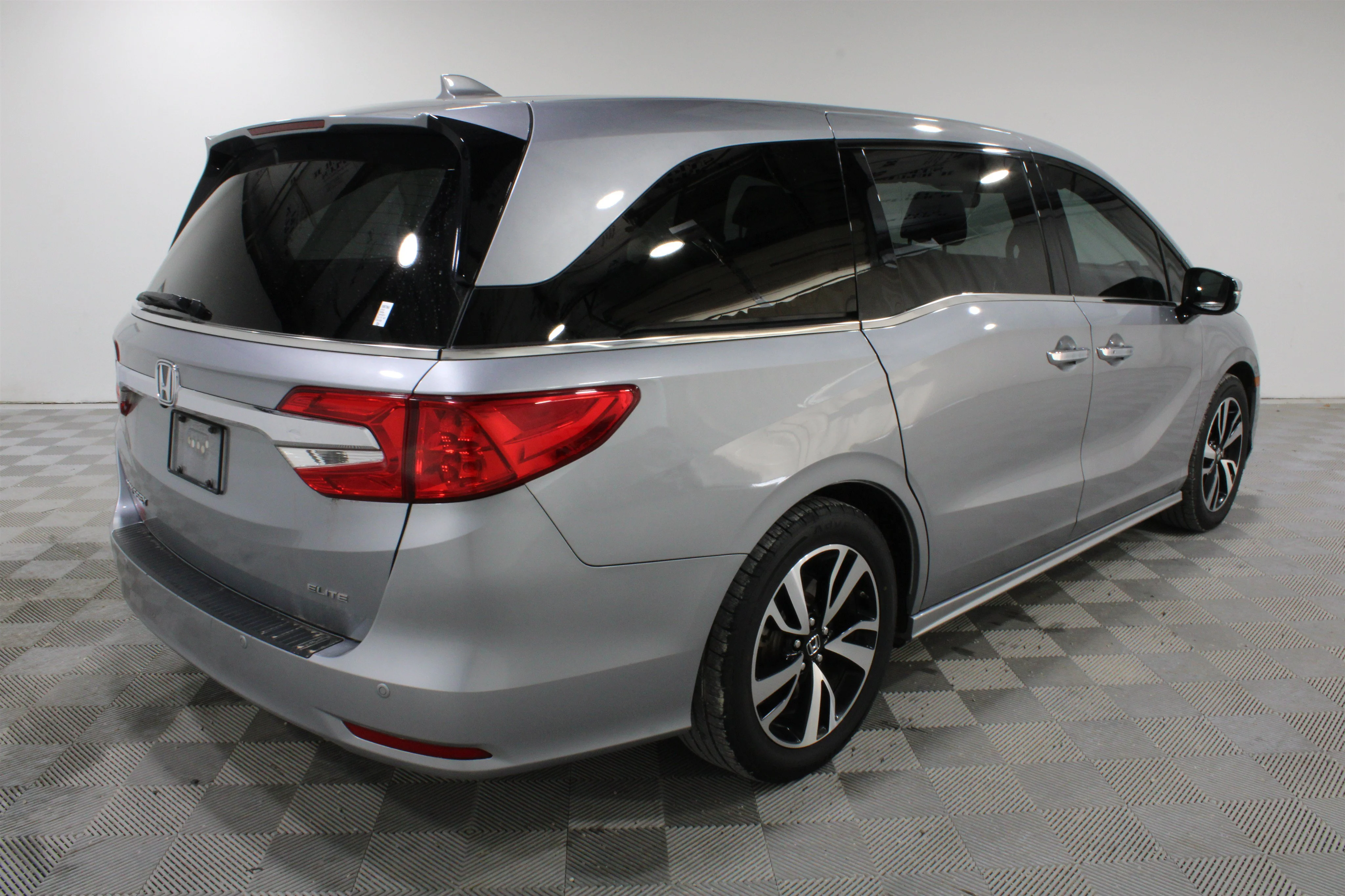 Used 2018 Silver Honda Elite image 29