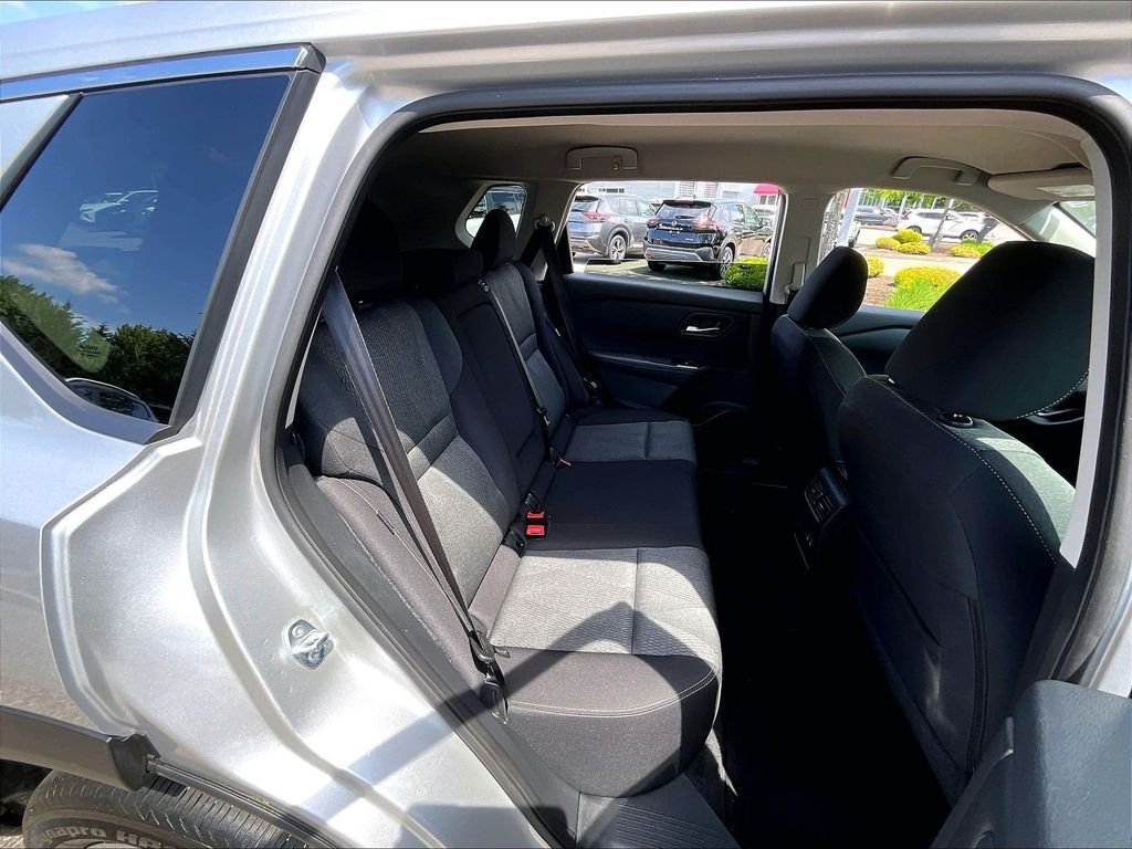 Used 2025 Silver Nissan SV image 16
