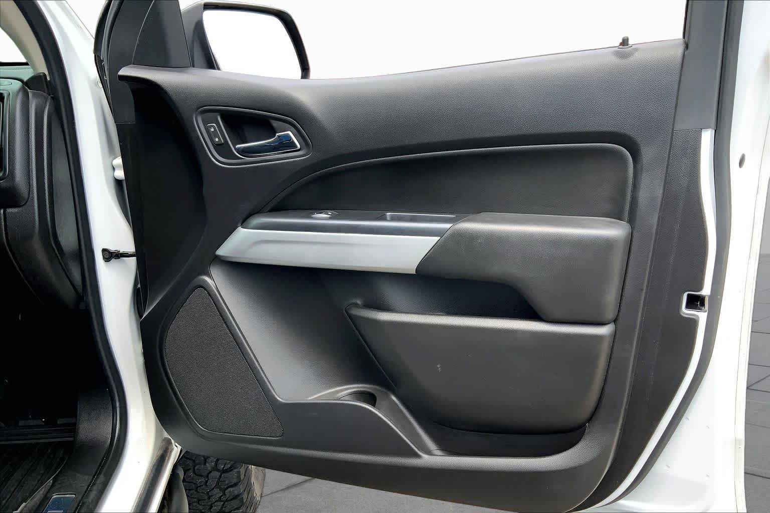 Used 2018 Summit White Chevrolet 4WD ZR2 image 22