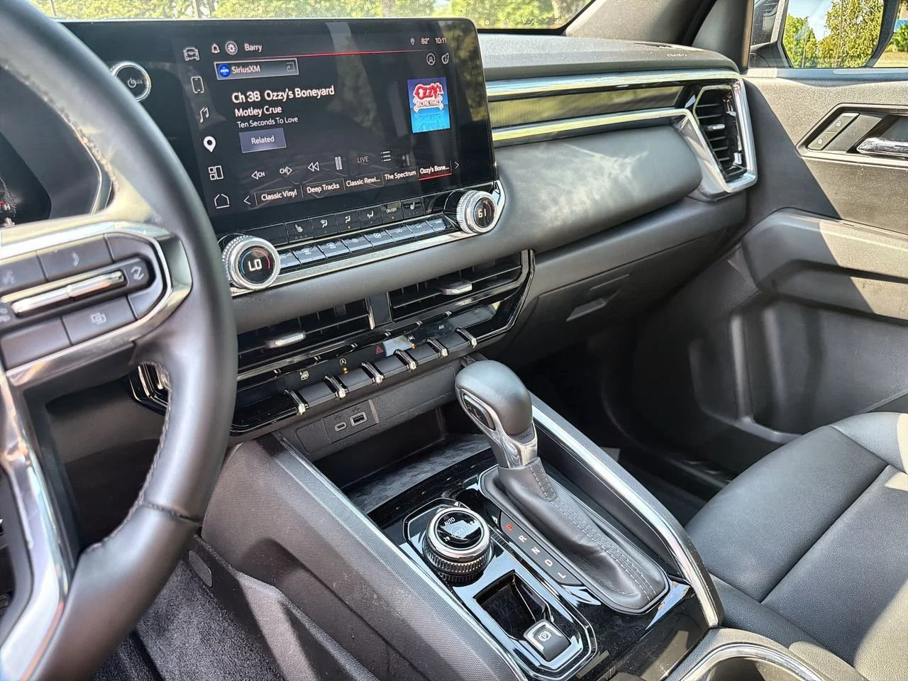 Used 2025 Summit White GMC Elevation image 11
