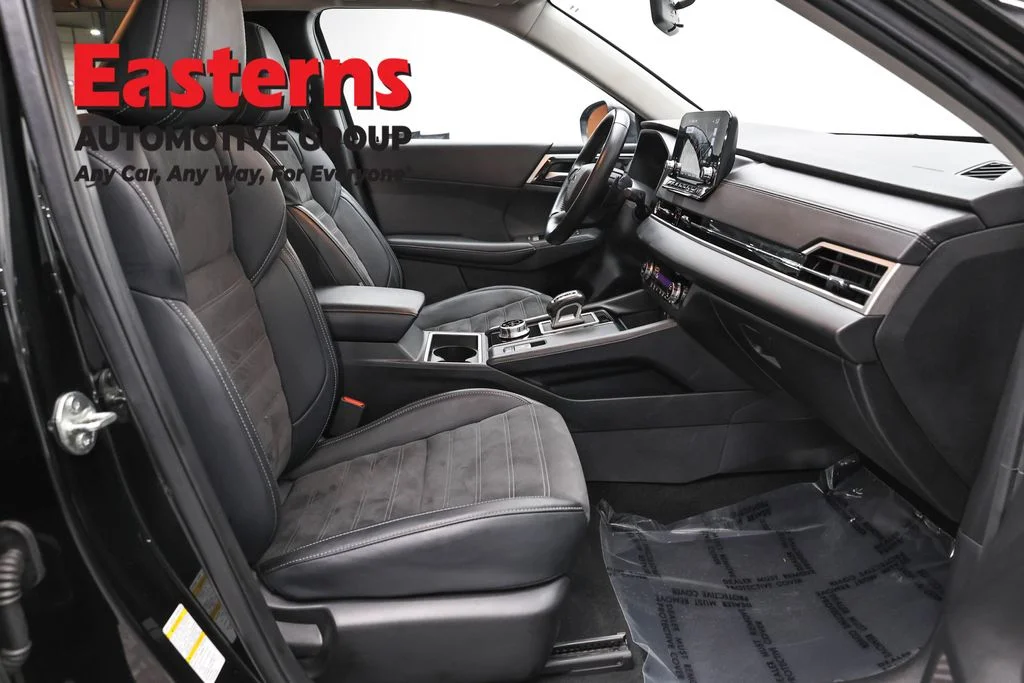 Used 2024 Black Mitsubishi SE image 23