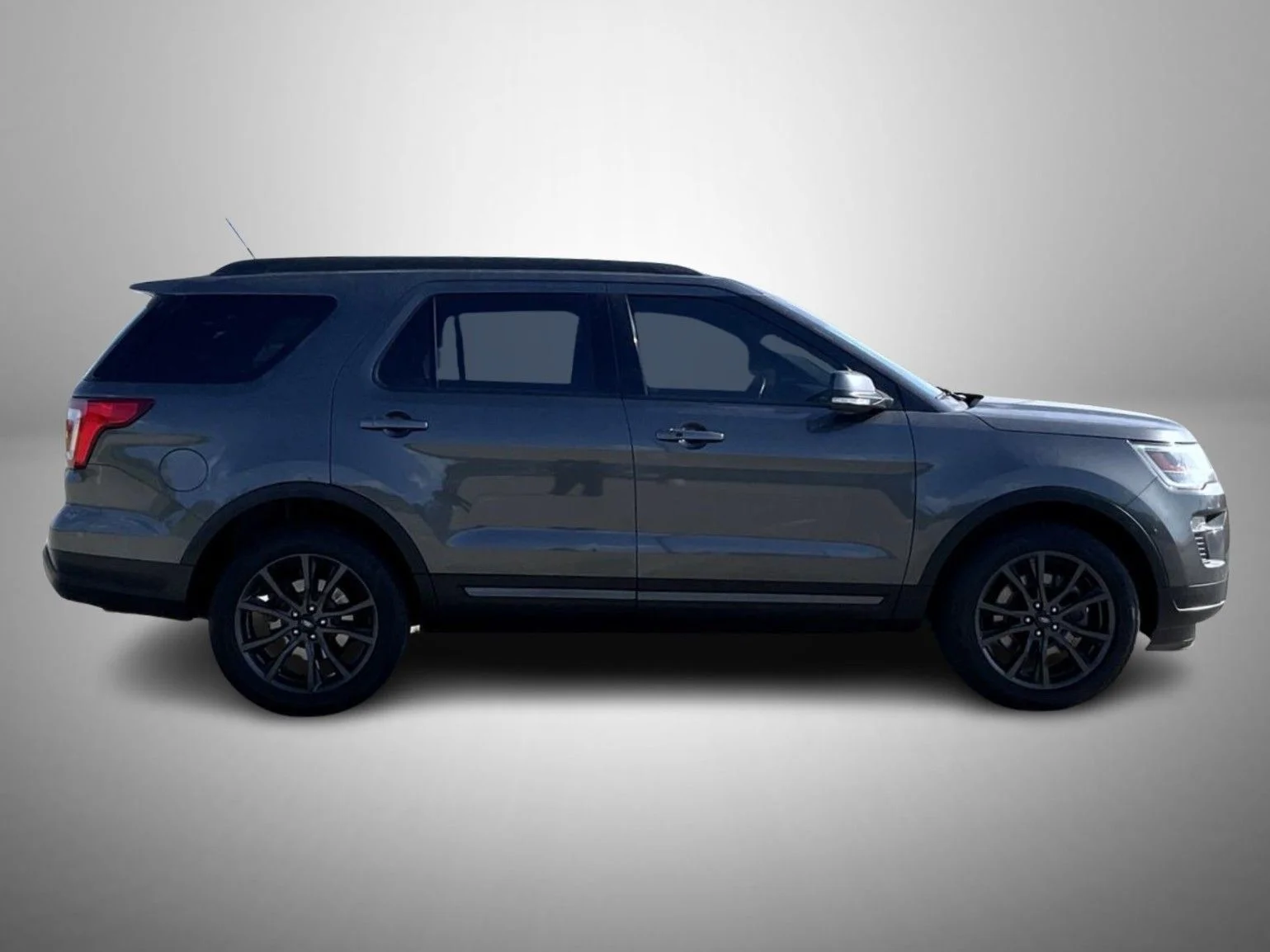 Used 2018 Gray Ford XLT image 4