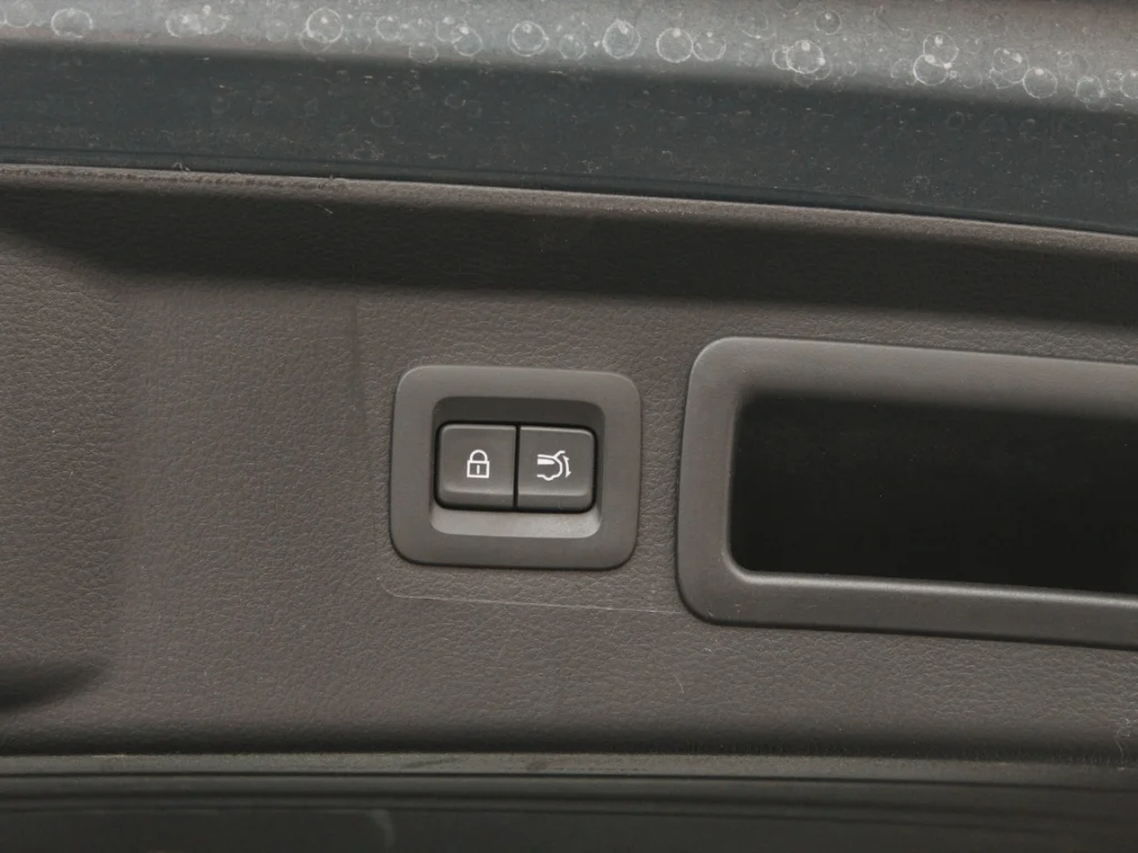 Used 2025 Polymetal Gray Metallic Mazda Preferred image 27