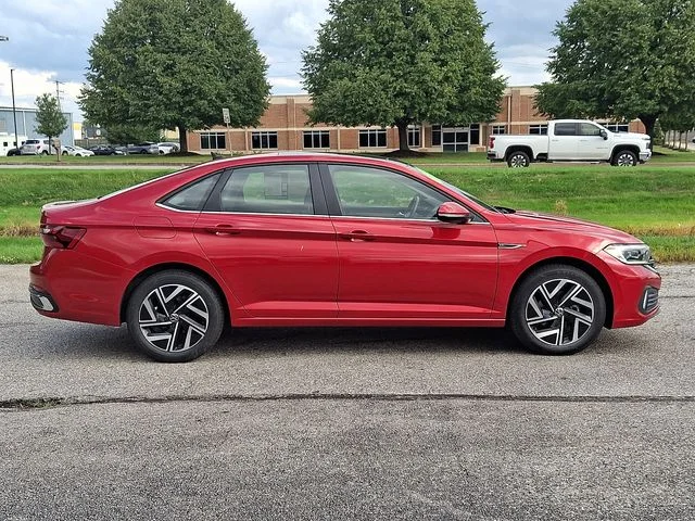 Used 2022 Red Volkswagen 1.5T SEL image 12