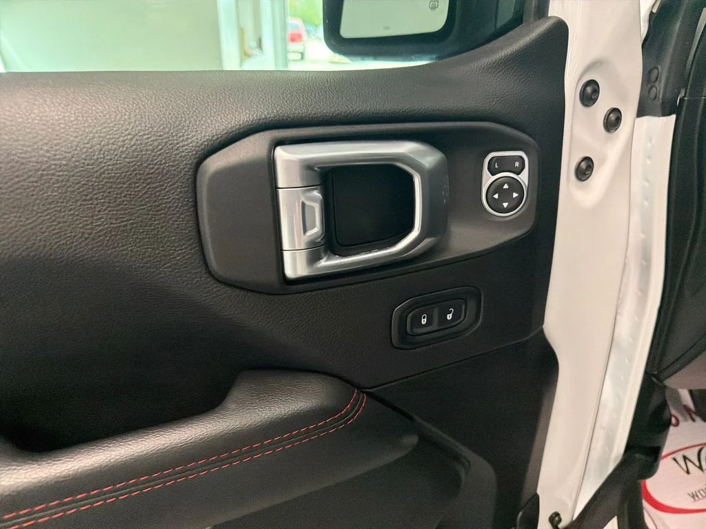 Used 2022 White Jeep Unlimited Rubicon image 13