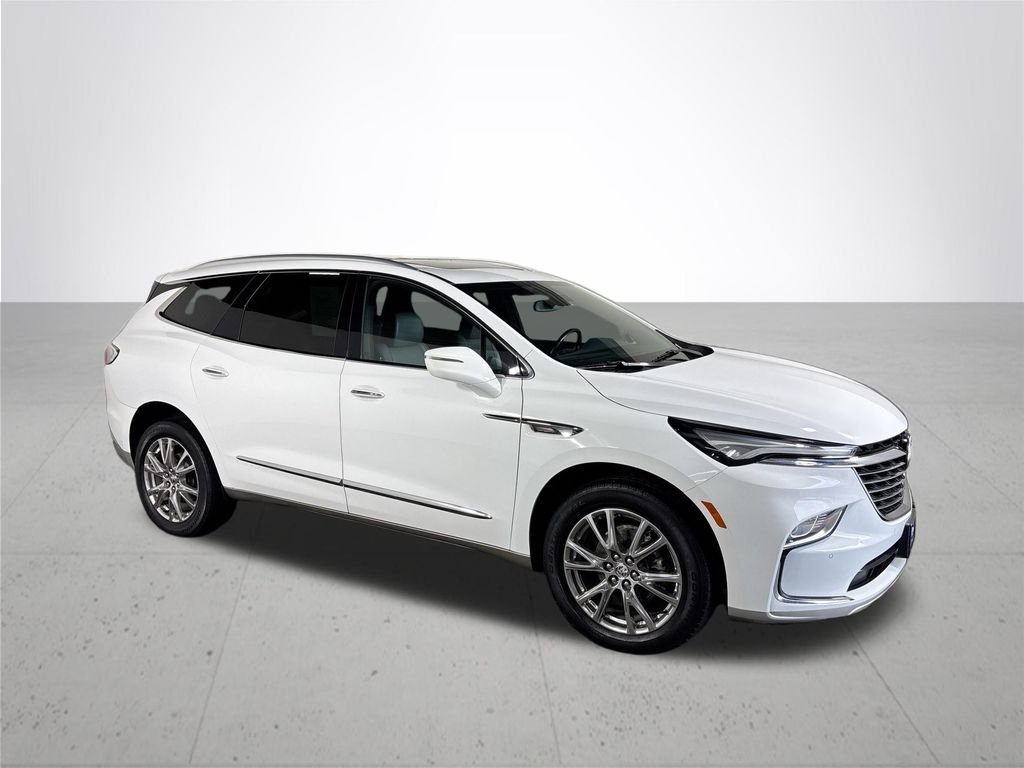 Used 2023 Summit White Buick Essence image 4