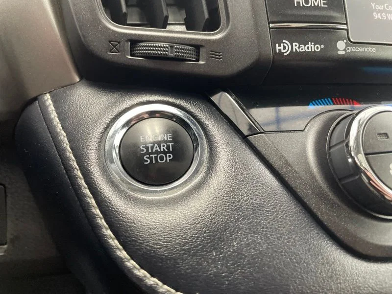 Used 2018 White Toyota XLE image 29