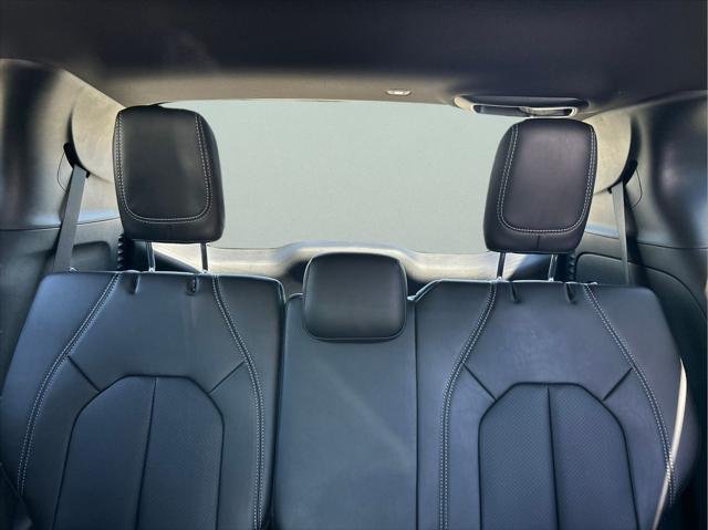 New 2027 Hydro Blue Pearl-Coat Exterior Paint Chrysler Select image 11