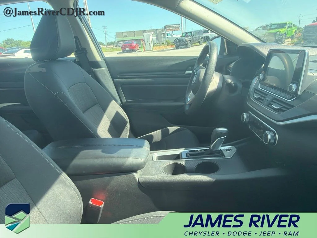 Used 2025 Black Nissan 2.5 SV image 2