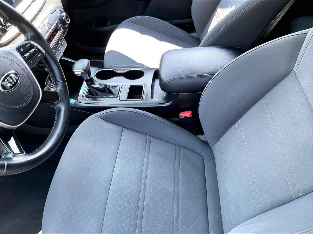 Used 2019 White Kia LX image 20