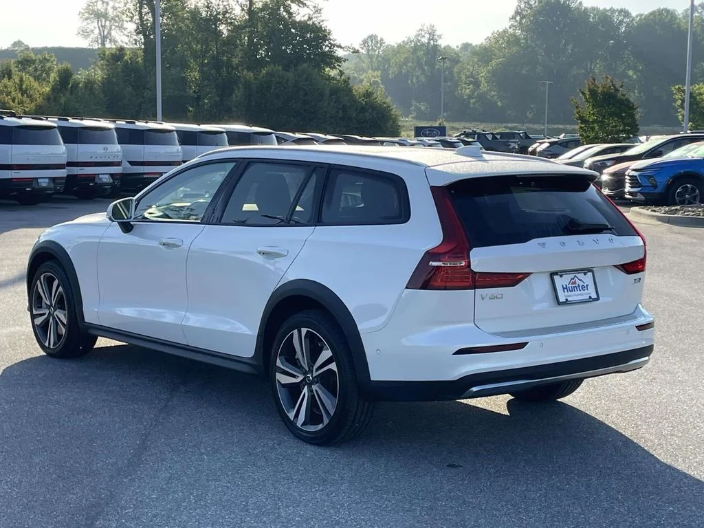 2025 Volvo V60 Cross Country Plus - Photo 26