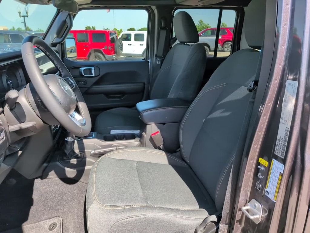 Used 2025 Gray Jeep Sahara 4xe image 21