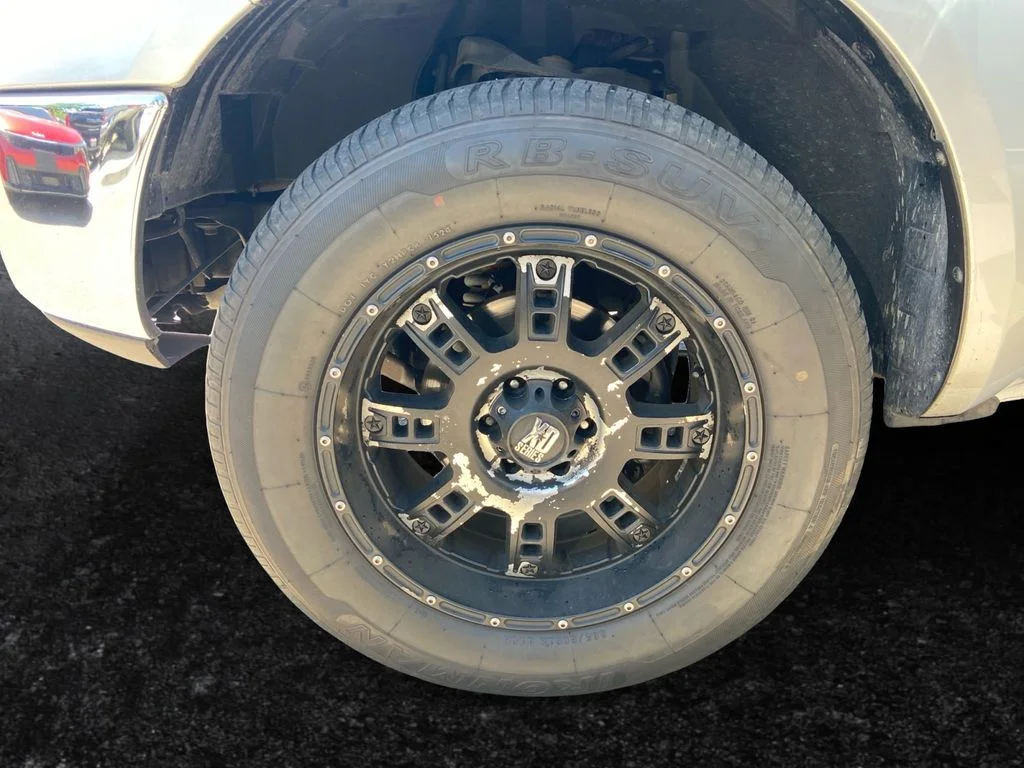 Used 2013 Silver Nissan SL image 19