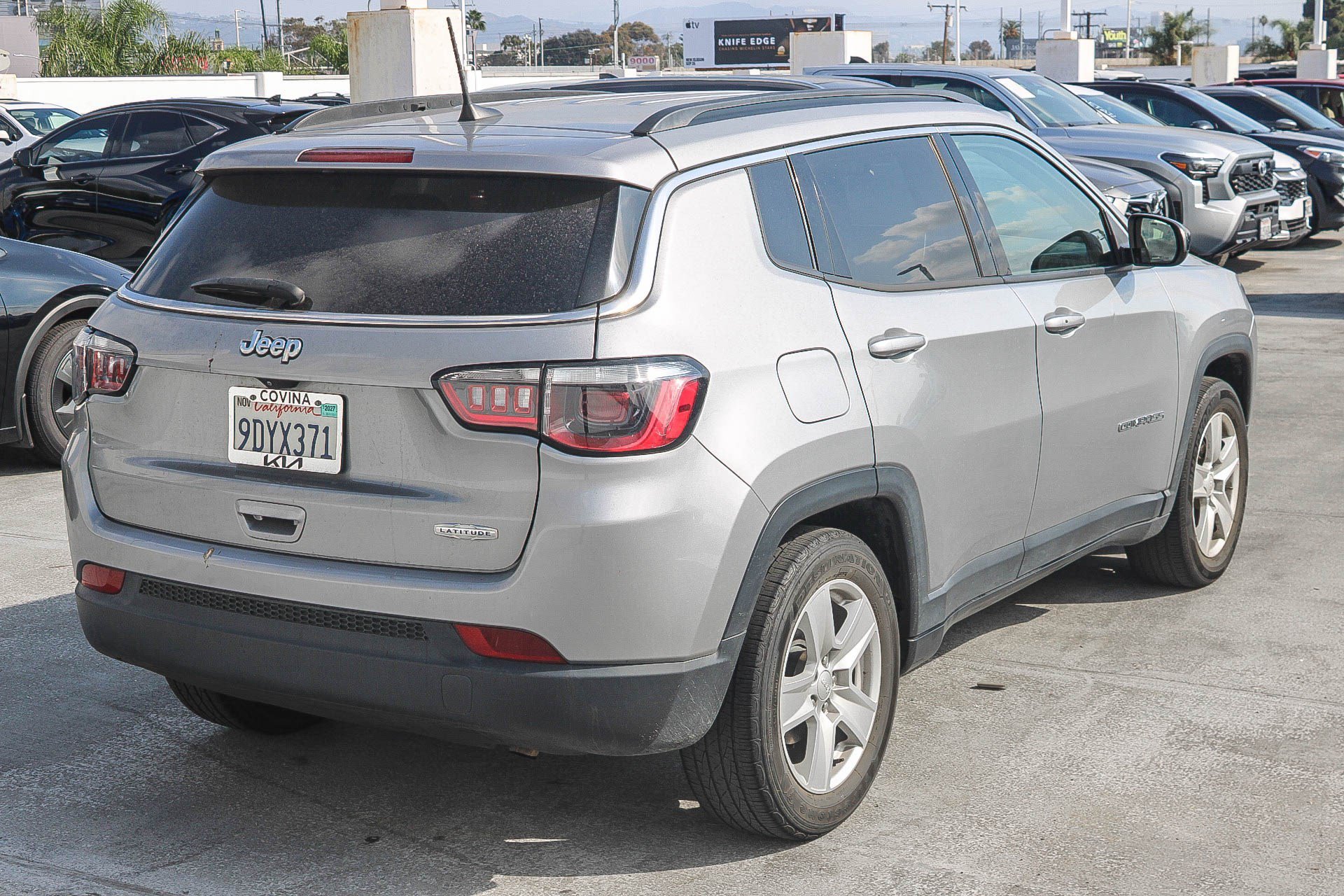 Used 2022 Billet Silver Metallic Clearcoat Jeep Latitude image 14