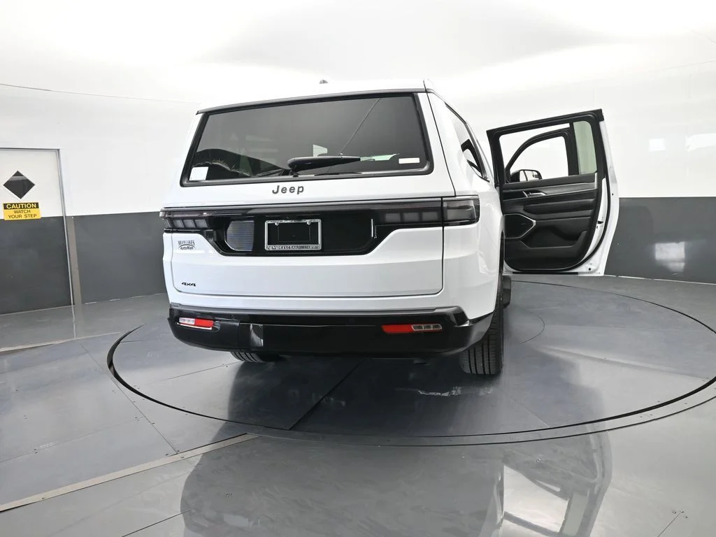 New 2026 Bright White Clear-Coat Exterior Paint Jeep Limited Altitude image 71