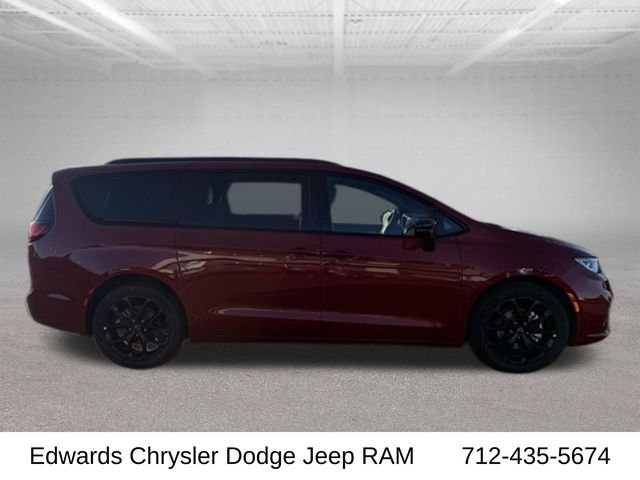New 2026 Red Hot Pearl-Coat Exterior Paint Chrysler Select image 11