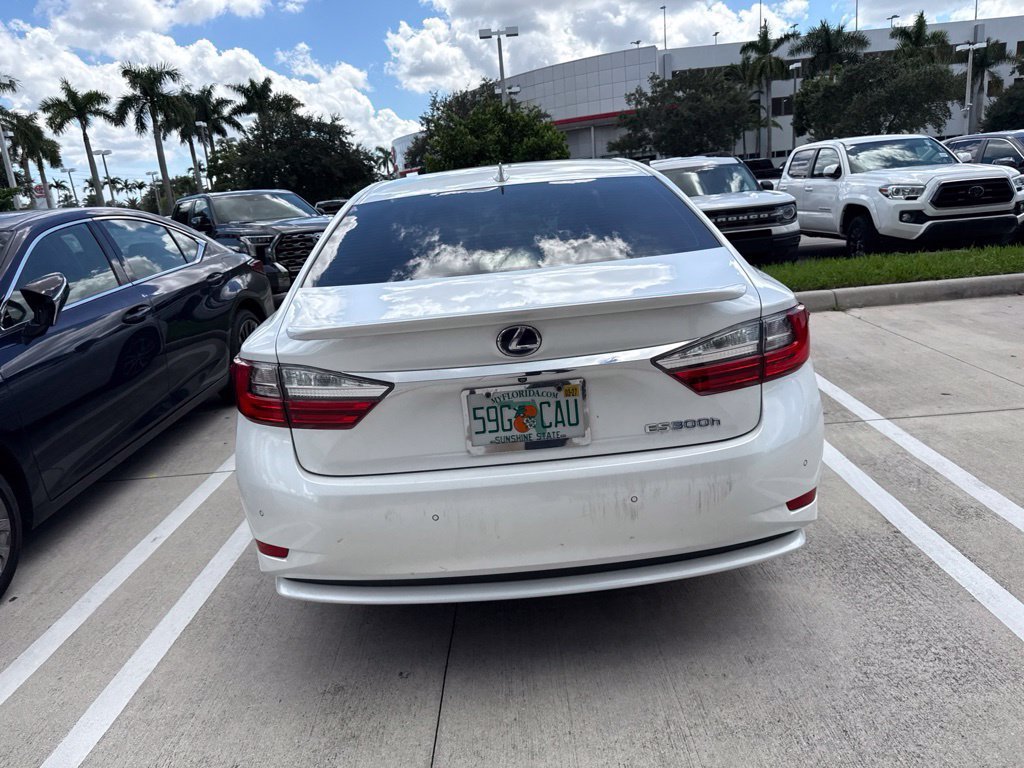 Used 2018 White Pearl Lexus 300h image 7