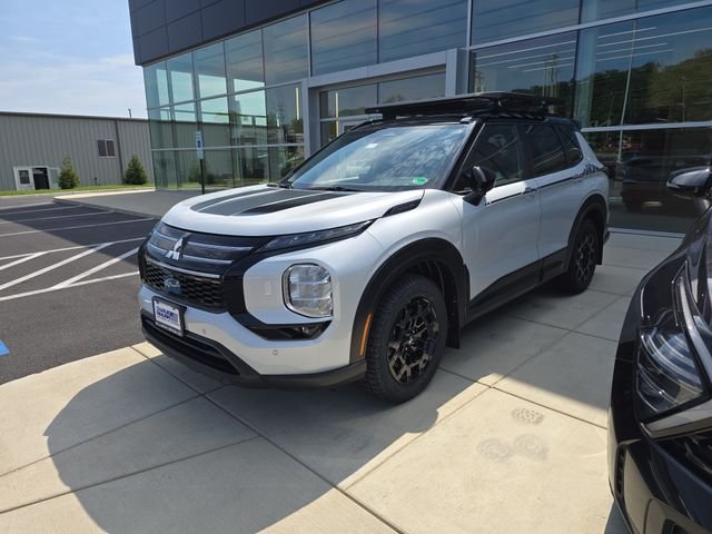 Used 2025 White Mitsubishi Trail Edition image 2