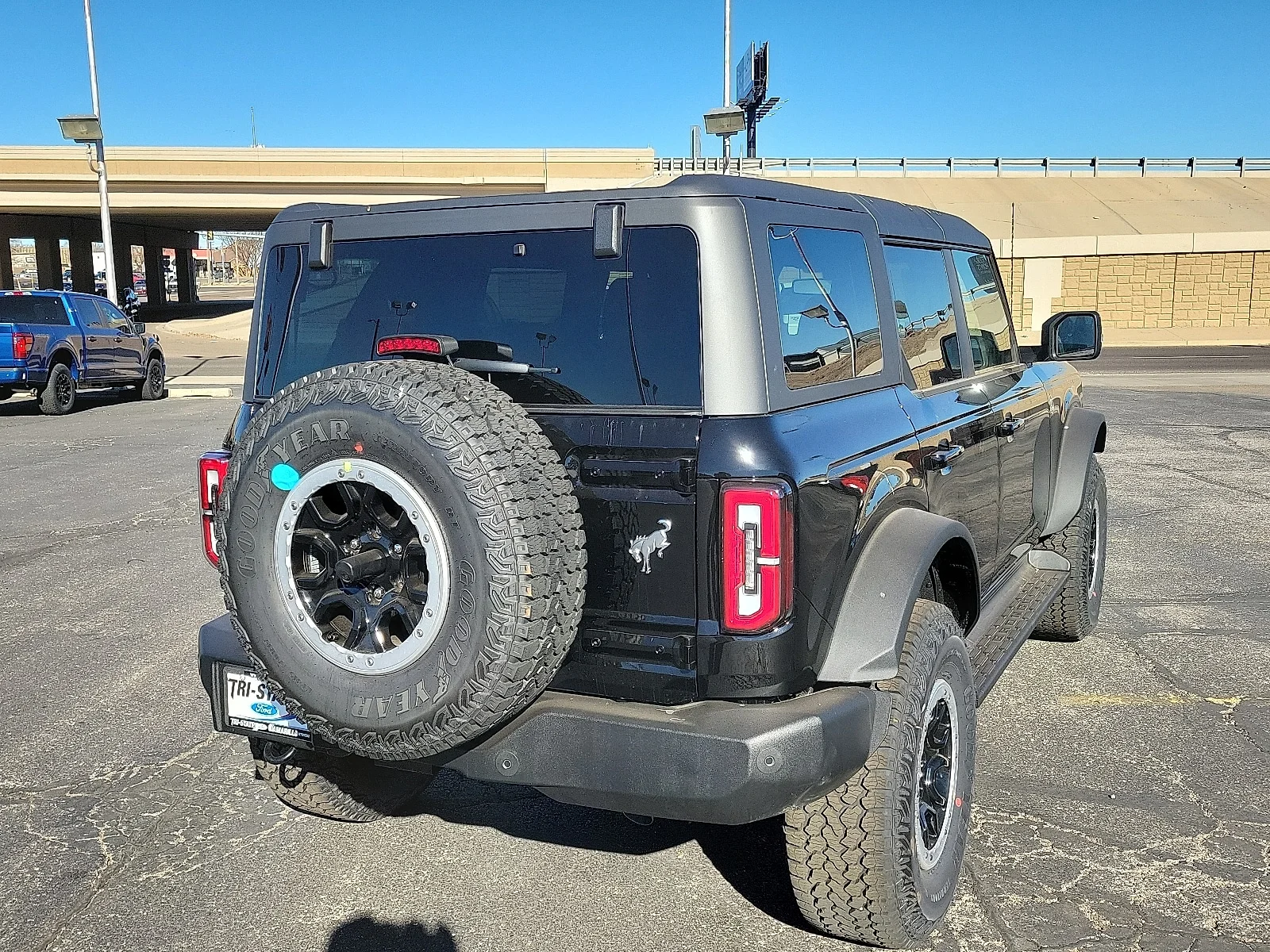 New 2025 Shadow Black Ford Outer Banks&reg; image 4