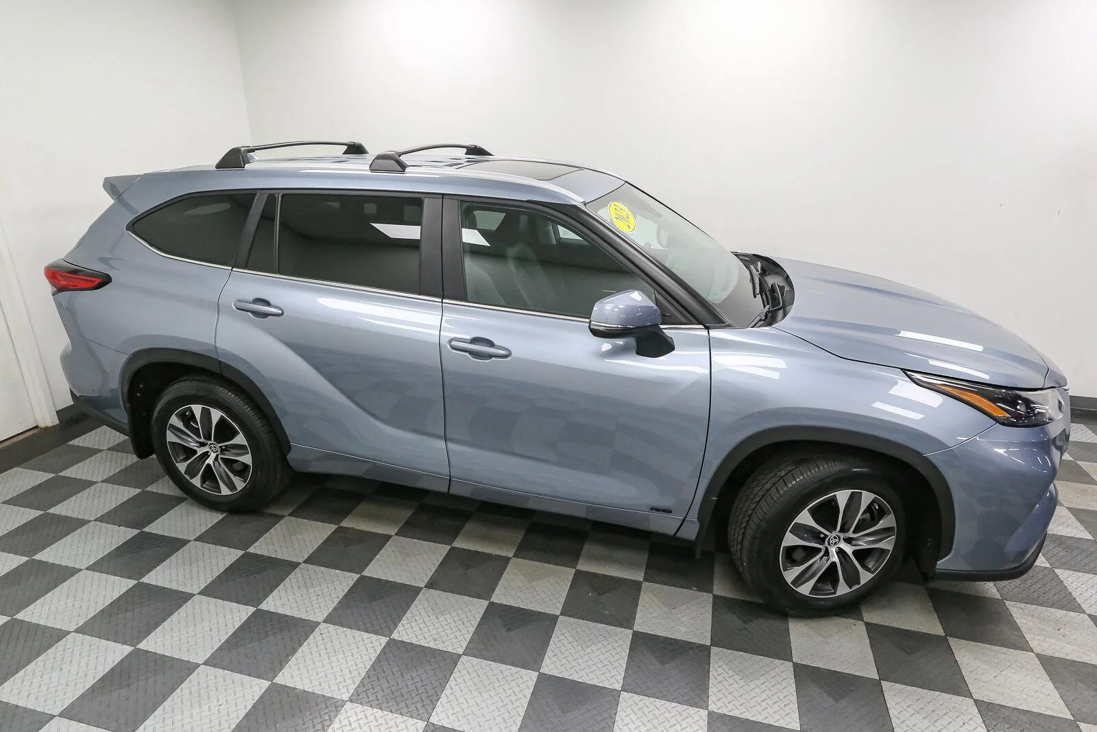 Used 2023 Moon Dust Toyota XLE image 5