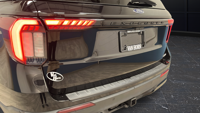 Used 2025 Agate Black Metallic Ford ST-Line image 45
