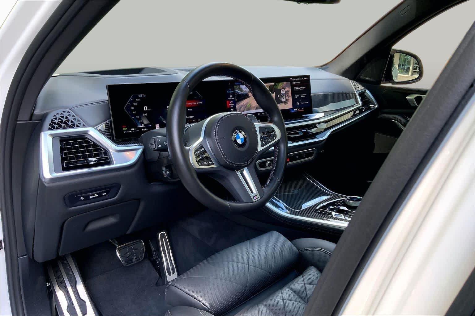 Used 2024 Alpine White BMW M60i image 17