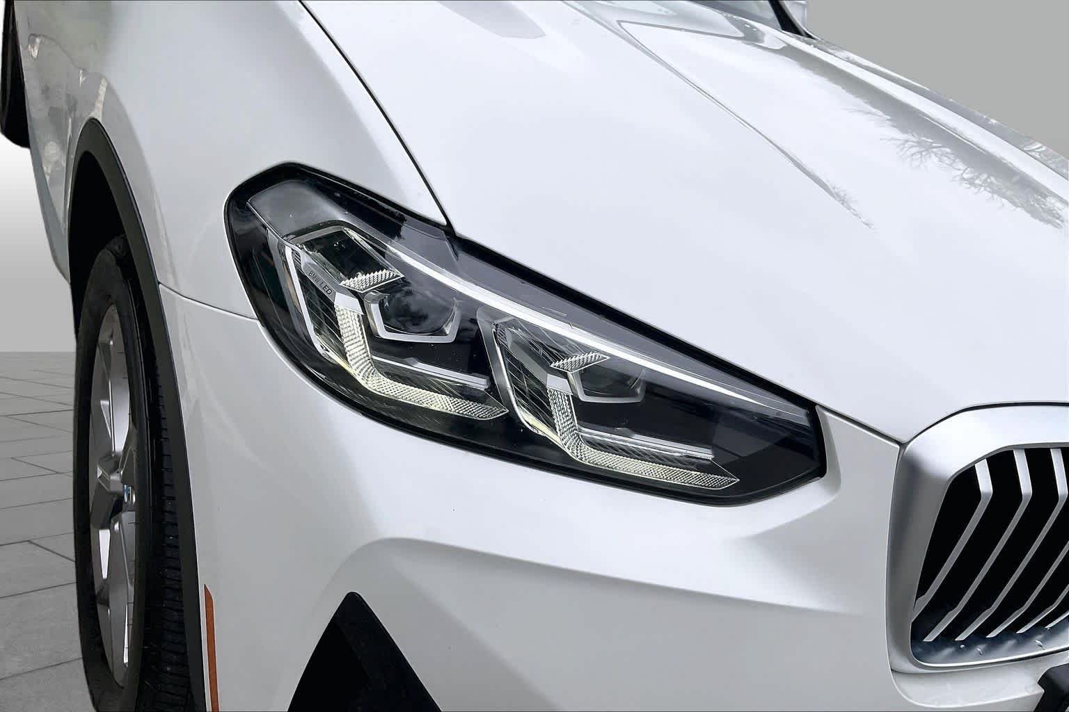 Used 2022 Mineral White Metallic BMW xDrive30i image 26