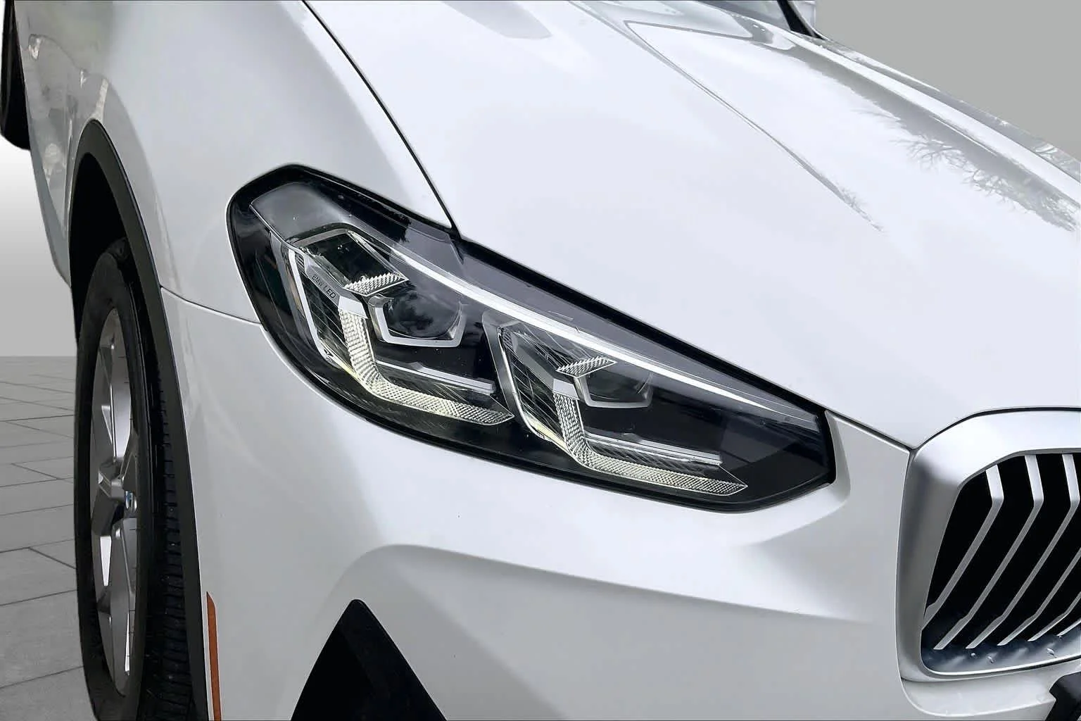 Used 2022 Mineral White Metallic BMW xDrive30i image 51